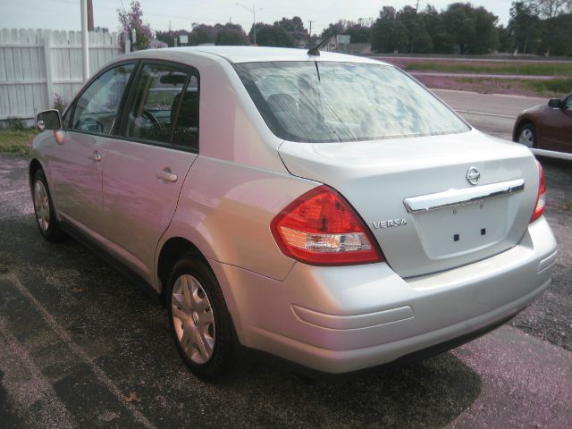 Nissan Versa 2010 photo 16