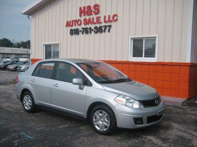 Nissan Versa 2010 photo 18