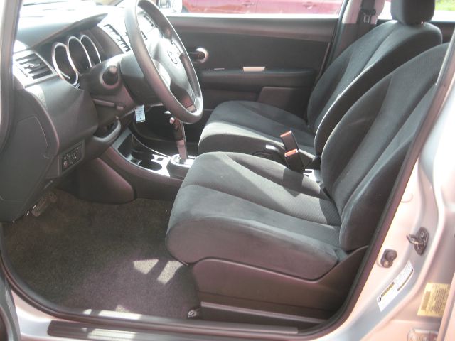 Nissan Versa 2010 photo 19