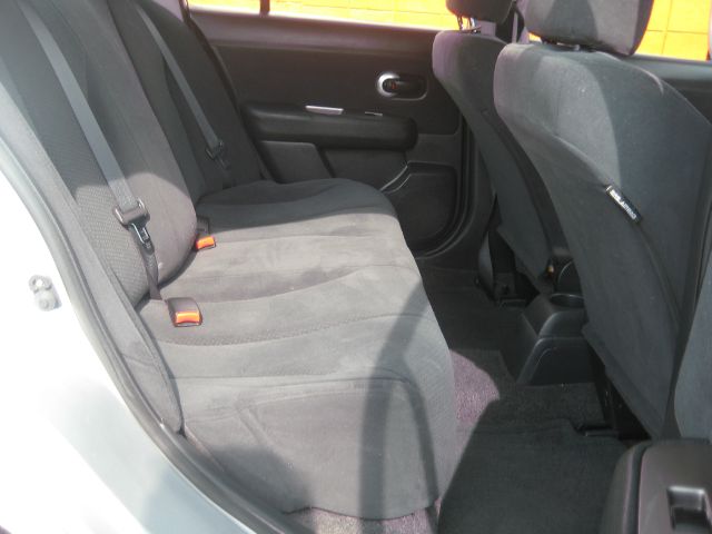 Nissan Versa 2010 photo 3