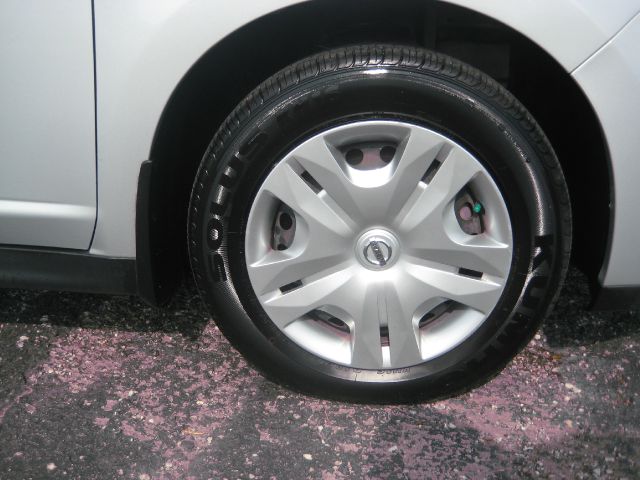 Nissan Versa 2010 photo 6