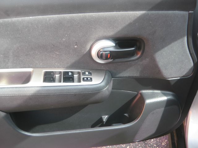 Nissan Versa 2010 photo 8