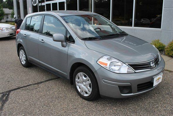 Nissan Versa 2010 photo 2