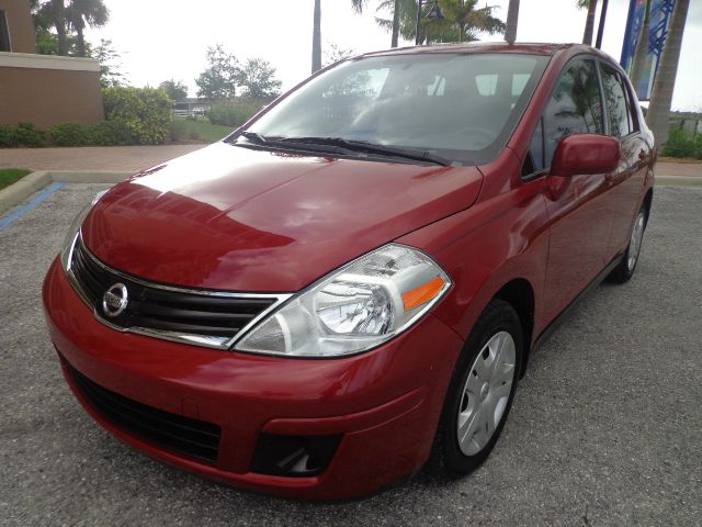 Nissan Versa Crew Cab Standard Box 2-wheel Drive SLE Sedan