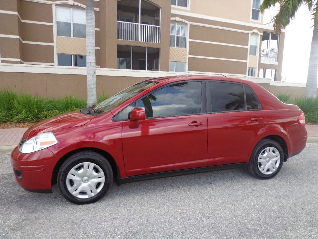 Nissan Versa 2010 photo 1