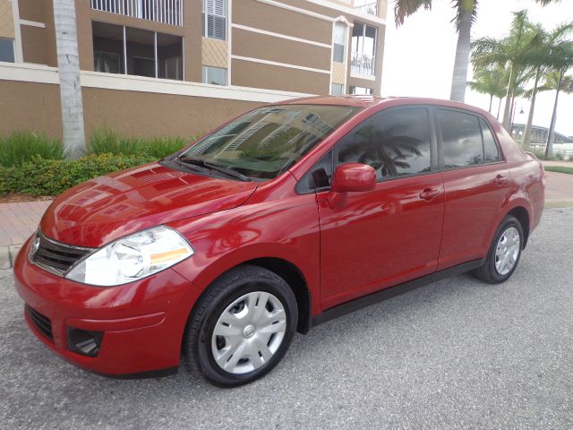 Nissan Versa 2010 photo 3