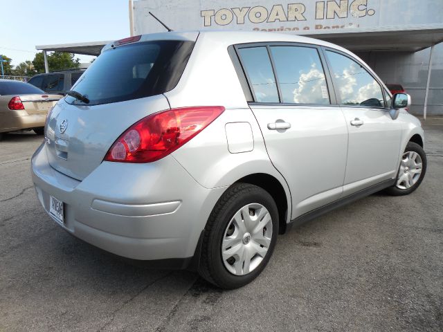 Nissan Versa 2010 photo 4