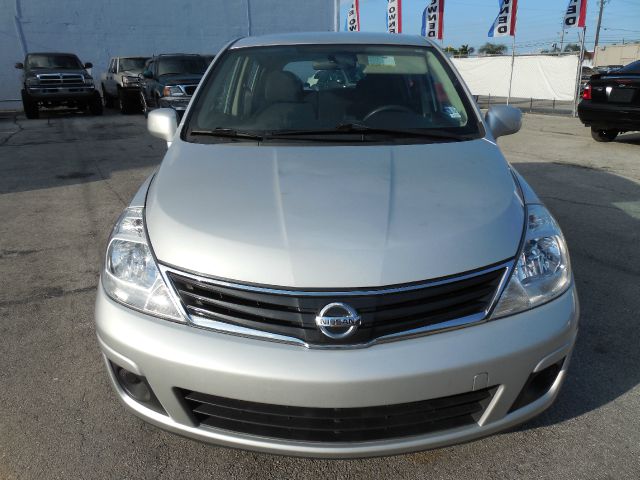 Nissan Versa 2010 photo 5