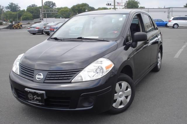 Nissan Versa 2010 photo 1