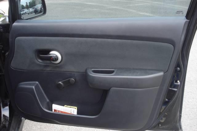 Nissan Versa 2010 photo 18