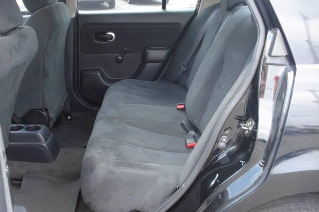 Nissan Versa 2010 photo 2