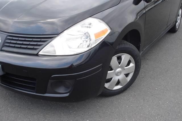 Nissan Versa 2010 photo 14