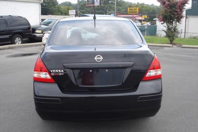 Nissan Versa 2010 photo 23