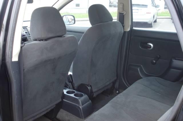 Nissan Versa 2010 photo 3