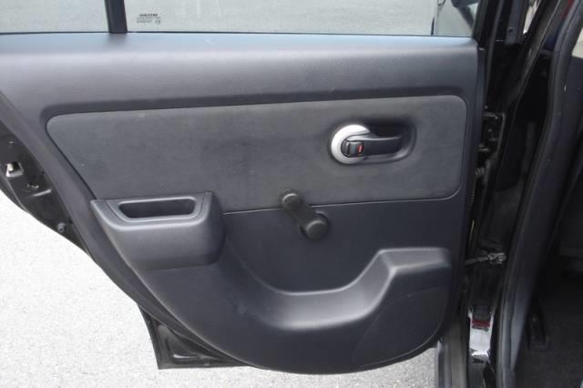 Nissan Versa 2010 photo 5