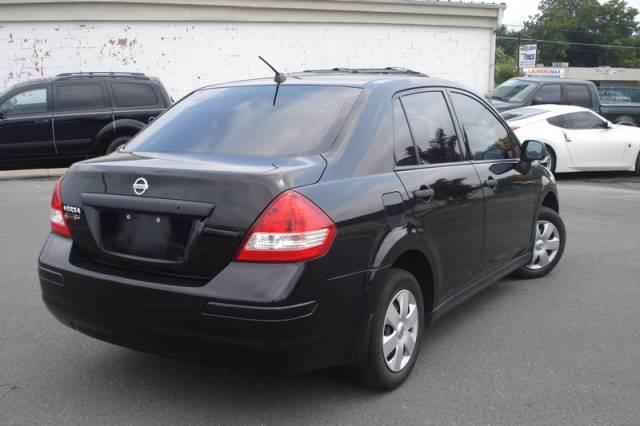 Nissan Versa 2010 photo 9