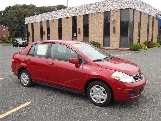 Nissan Versa 2010 photo 1