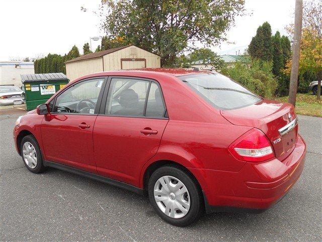 Nissan Versa 2010 photo 4