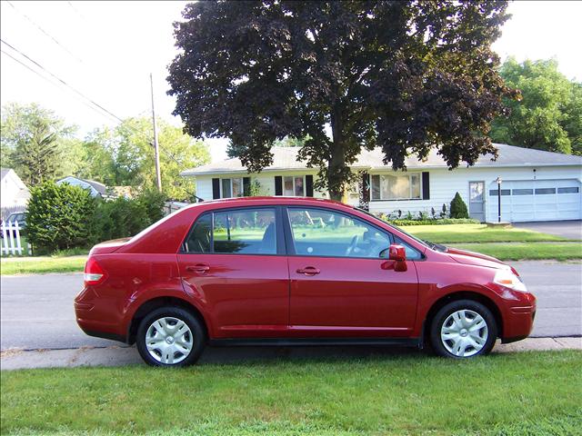 Nissan Versa 2010 photo 3