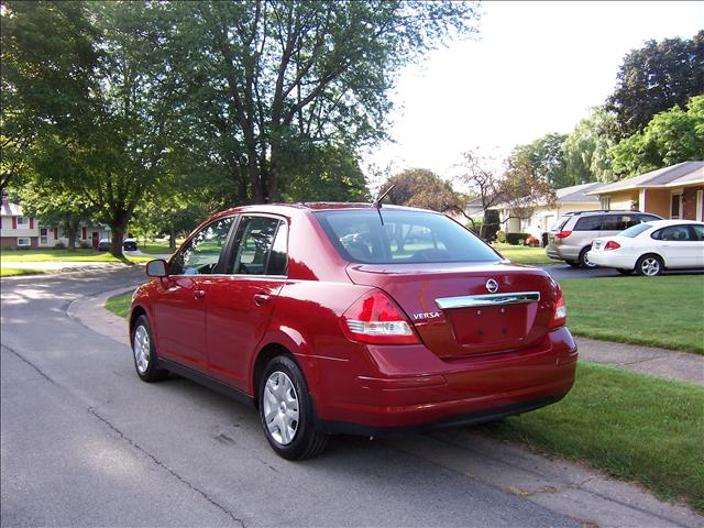 Nissan Versa 2010 photo 5