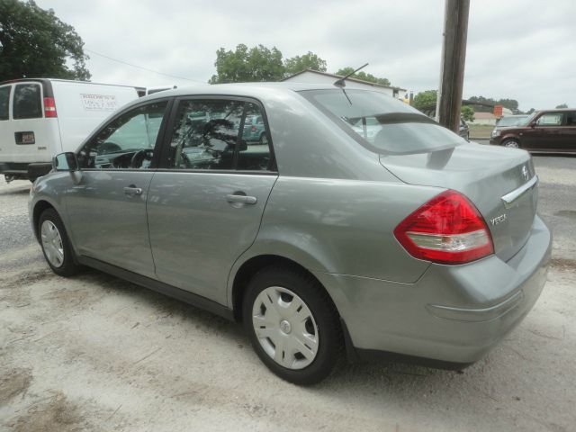 Nissan Versa 2010 photo 14