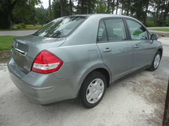 Nissan Versa 2010 photo 15