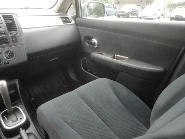 Nissan Versa 2010 photo 6