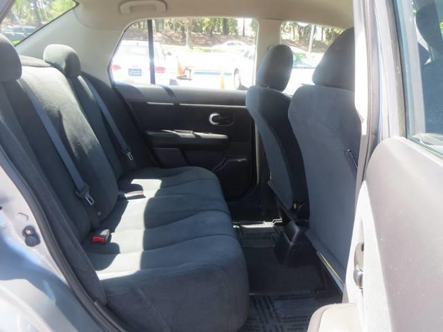 Nissan Versa 2010 photo 12