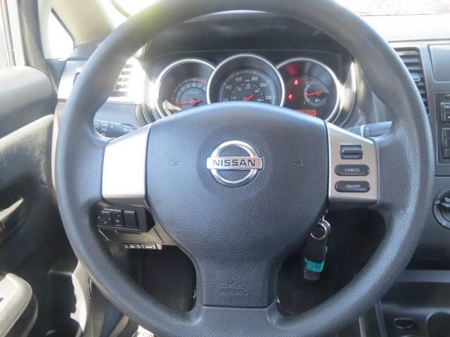 Nissan Versa 2010 photo 3