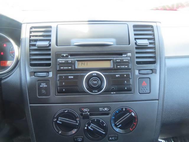 Nissan Versa 2010 photo 4