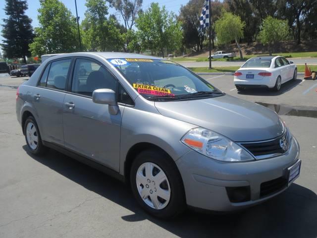 Nissan Versa 2010 photo 5