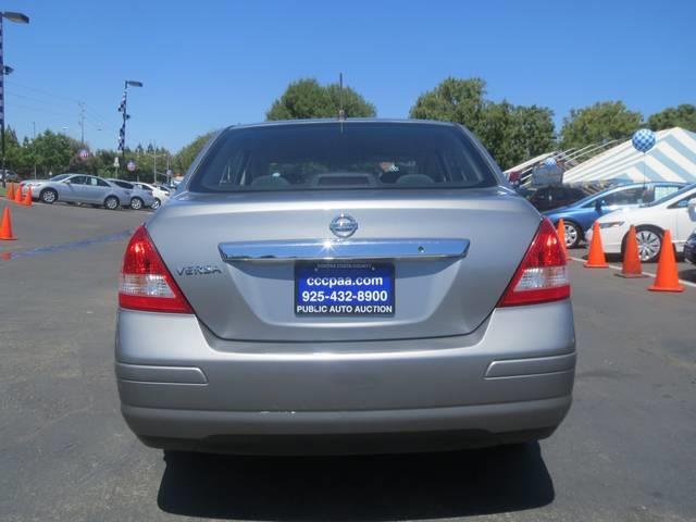 Nissan Versa 2010 photo 6