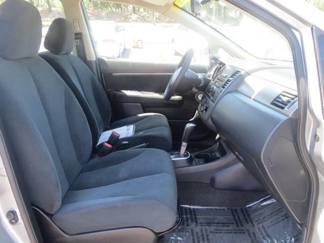 Nissan Versa 2010 photo 8