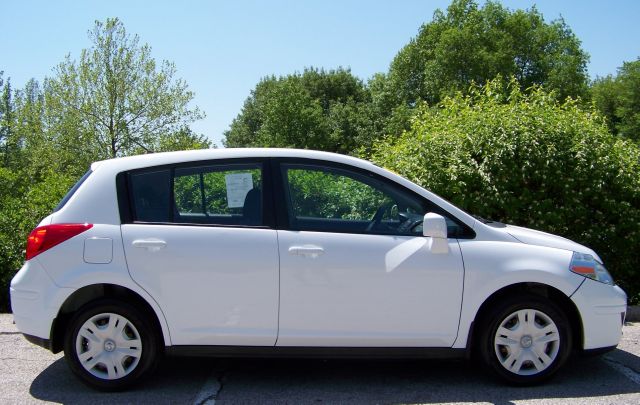 Nissan Versa 2010 photo 11