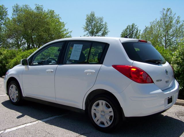 Nissan Versa 2010 photo 12