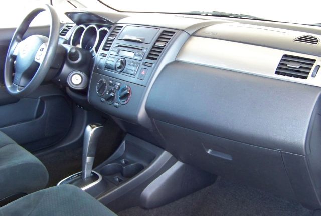 Nissan Versa 2010 photo 9