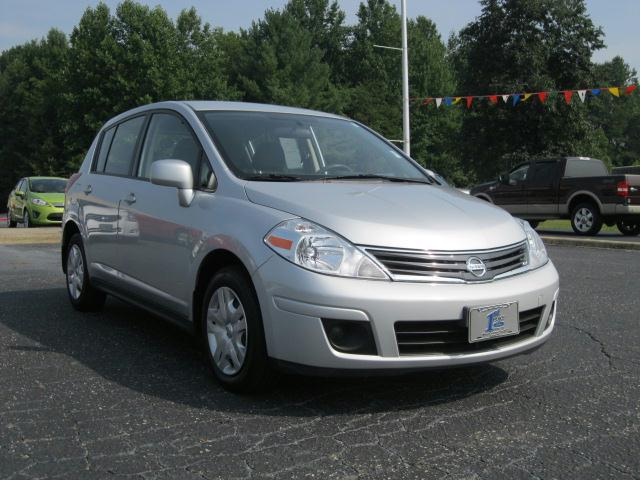 Nissan Versa E43 Hatchback