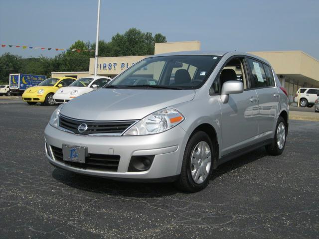 Nissan Versa 2010 photo 4