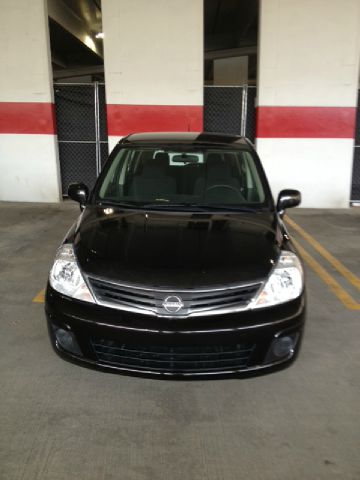 Nissan Versa 2011 photo 1