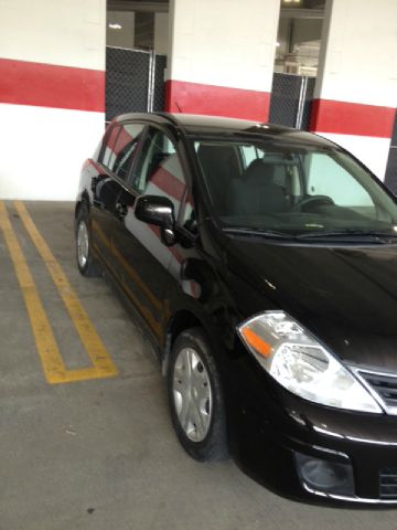 Nissan Versa 2011 photo 3