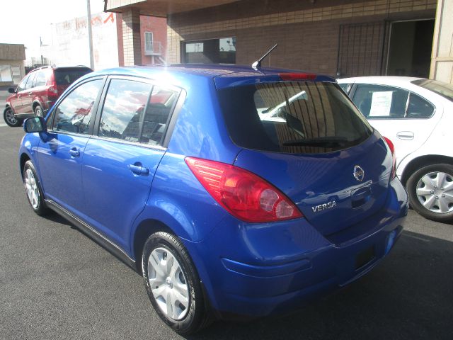 Nissan Versa 2011 photo 1