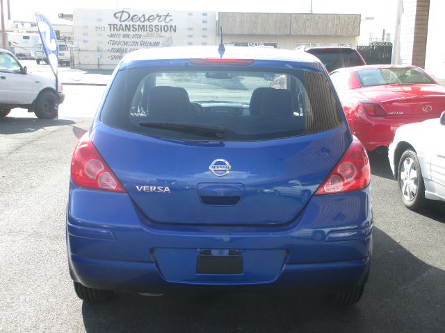 Nissan Versa 2011 photo 4