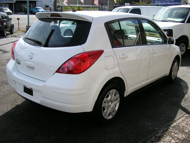 Nissan Versa 2011 photo 1