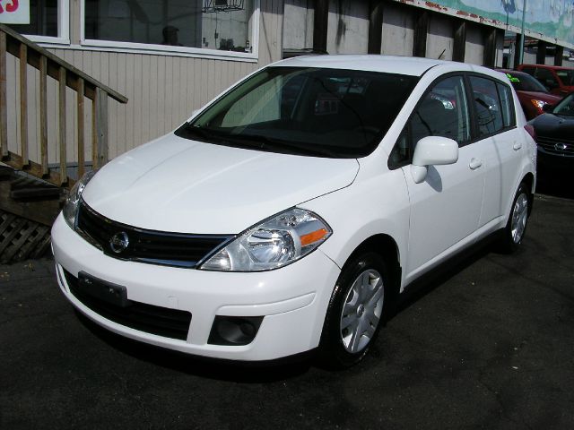 Nissan Versa 2011 photo 3