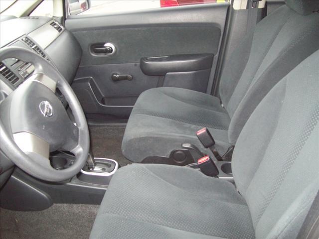 Nissan Versa 2011 photo 1