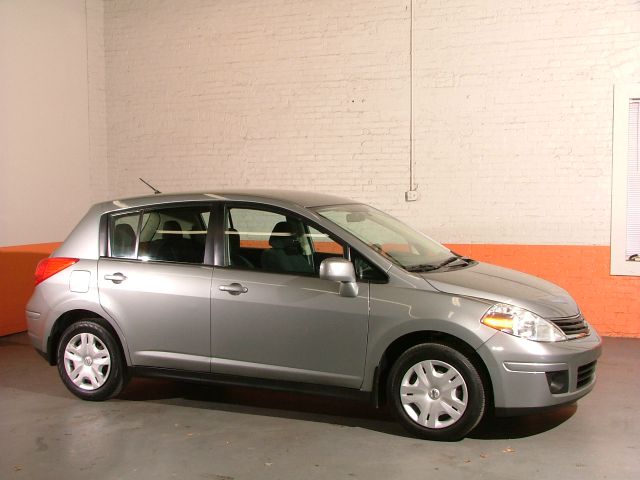 Nissan Versa 2011 photo 1