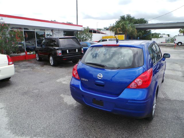 Nissan Versa 2011 photo 4