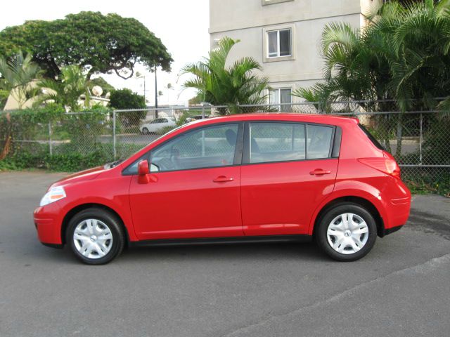 Nissan Versa 2011 photo 2