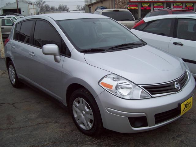 Nissan Versa 2011 photo 3