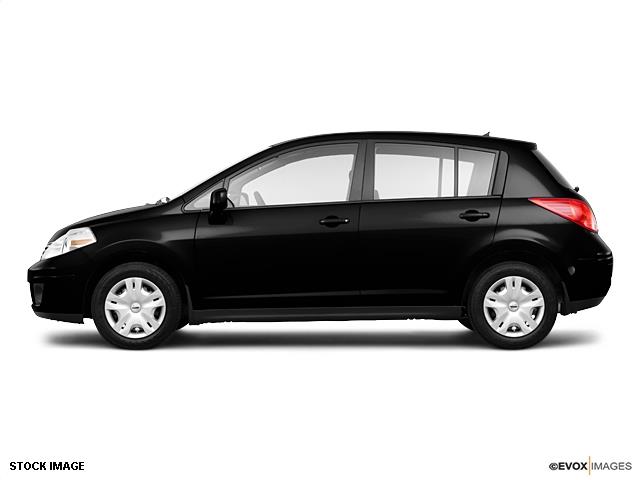 Nissan Versa Quad Cab HEMI SLT Hatchback